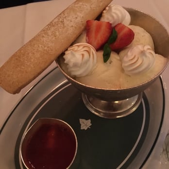 The Ivy Cafe - Marylebone - Strawberry shortcake - Cafes Near Me - London, XGL