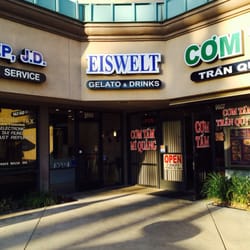 Eiswelt Gelato - This is how it looks before entering.