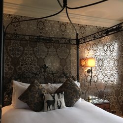 White Hart Hotel - Bed in Catherine Parr room