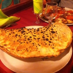 Casa Maria - Pizza calzone géante : tomates, épaule, origan, fromage