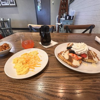 Another Broken Egg Cafe - American Near Me - Port Orange, Florida