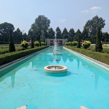 Parkwood - Lovely fountain - Museums Near Me - Oshawa, Ontario Parkwood - Lovely fountain - Museums Near Me - Oshawa, Ontario