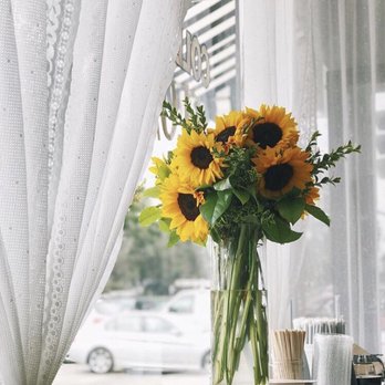 Alfred Coffee - Coffee & Tea Near Me - Beverly Hills, California