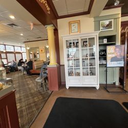 T's Restaurant - Inside