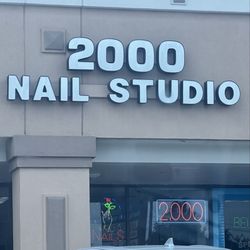 2000 NAILS STUDIO