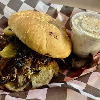 Elwood's Shack - Brisket sandwich and potato salad - Barbeque Near Me - Memphis, Tennessee