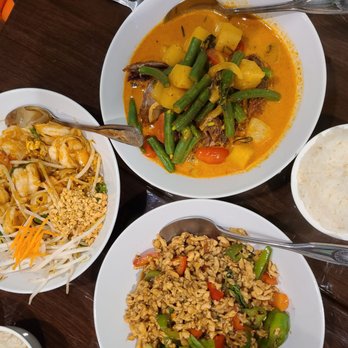 Taan Thai Station - various dishes of food - Thai Near Me - Ridgewood, New Jersey