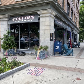 Dottie's Coffee Lounge - Front of restaurant - Coffee & Tea Near Me - Pittsfield, Massachusetts