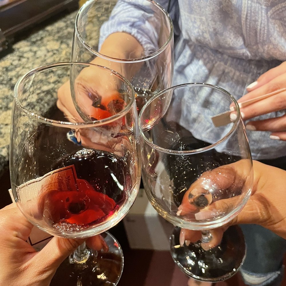 Little Bus Tours - Enjoying the Weekend wine tour - Breweries Near Me - Temecula, California Little Bus Tours - Enjoying the Weekend wine tour - Breweries Near Me - Temecula, California