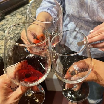Little Bus Tours - Enjoying the Weekend wine tour - Breweries Near Me - Temecula, California Little Bus Tours - Enjoying the Weekend wine tour - Breweries Near Me - Temecula, California