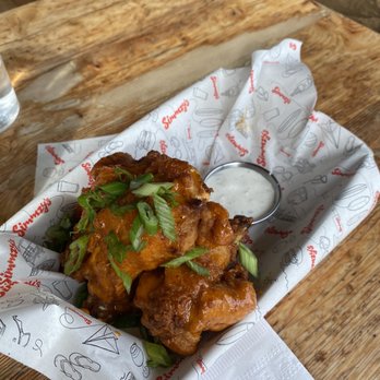 Simmzy's - 15 Minute Wings - Gastropubs Near Me - Long Beach, California