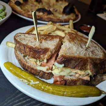 Rad Radish - Reuven sandwich - Vegan Near Me - San Francisco, California Rad Radish - Reuven sandwich - Vegan Near Me - San Francisco, California