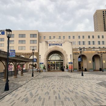 Riverwalk Outlets - Shopping Centers Near Me - New Orleans, Louisiana Riverwalk Outlets - Shopping Centers Near Me - New Orleans, Louisiana