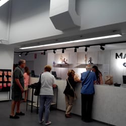 Mango Outlet - Zona de cajas
