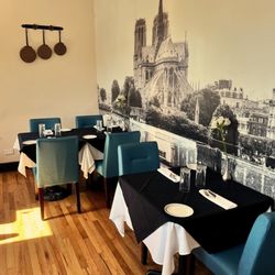 Café Des Amis - Notre dame dinning room