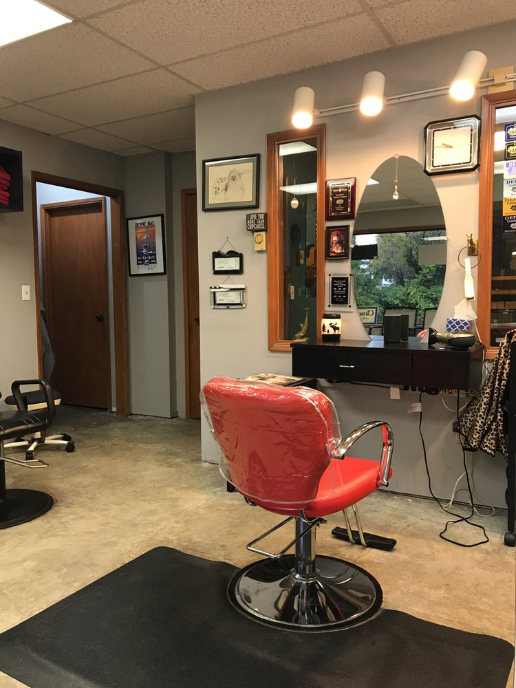 TOM’S HAIR PLACE Updated October 2024 646 SE Hwy 101, Depoe Bay