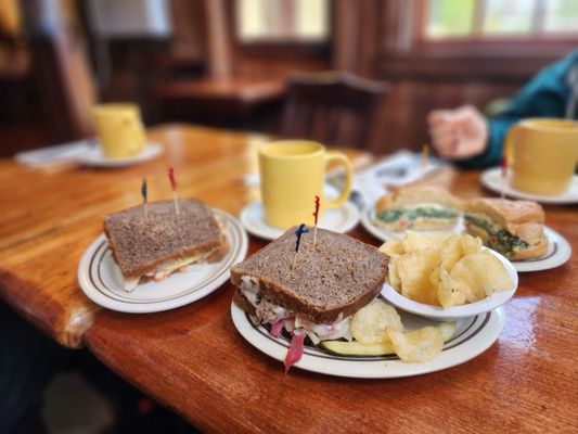 The Yellow Deli Vista, LLC by null