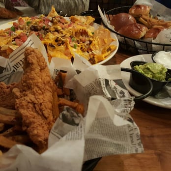 Anthony's Restaurant & Pub - Nachos, Chicken tenders and Cheesburger Sliders! Fantastic! - New American Near Me - Joliet, Illinois