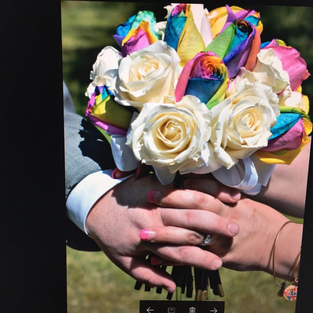 Flowers Plus - Florists Near Me - Streator, Illinois