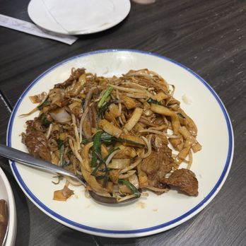 Yi Xin Cafe - beef chow fun - Hong Kong Style Cafe Near Me - Honolulu, Hawaii