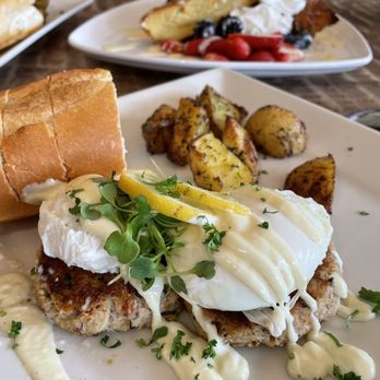 Starling Diner - Crab cake and poached egg - delicious - New American Near Me - Long Beach, California Starling Diner - Crab cake and poached egg - delicious - New American Near Me - Long Beach, California
