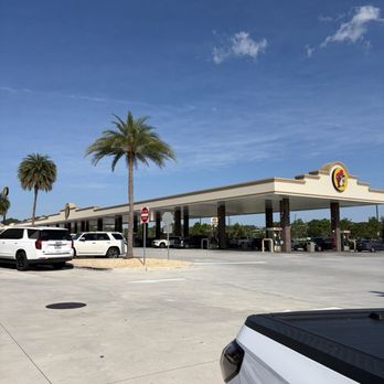 Buc-ee’s - Outside - Gas Stations Near Me - Saint Augustine, Florida Buc-ee’s - Outside - Gas Stations Near Me - Saint Augustine, Florida