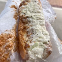 Melvins' - Hot dog (chili, mustard, slaw)