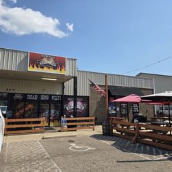 Road Hog Willy's Real Pit Bar-B-Q - The outdoor patio and front door