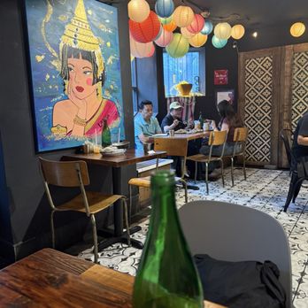 Som Tum Jinda - Interior - Thai Near Me - Toronto, Ontario Som Tum Jinda - Interior - Thai Near Me - Toronto, Ontario