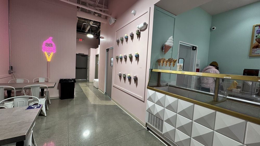 Scoops Ice Cream Parlor Logo