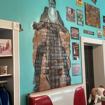 Paradise Ice Cream Parlor - Mural - Ice Cream & Frozen Yogurt Near Me - Smithville, Missouri Paradise Ice Cream Parlor - Mural - Ice Cream & Frozen Yogurt Near Me - Smithville, Missouri