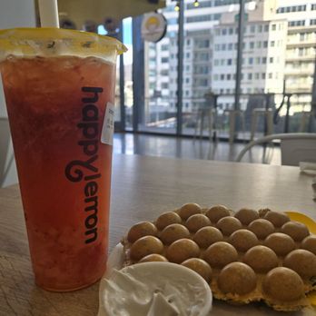 Happy Lemon - South Lake Union - Oreo bubble waffle with ube cream and a strawberry lemon green tea with lychee - Bubble Tea Near Me - Seattle, Washington Happy Lemon - South Lake Union - Oreo bubble waffle with ube cream and a strawberry lemon green tea with lychee - Bubble Tea Near Me - Seattle, Washington