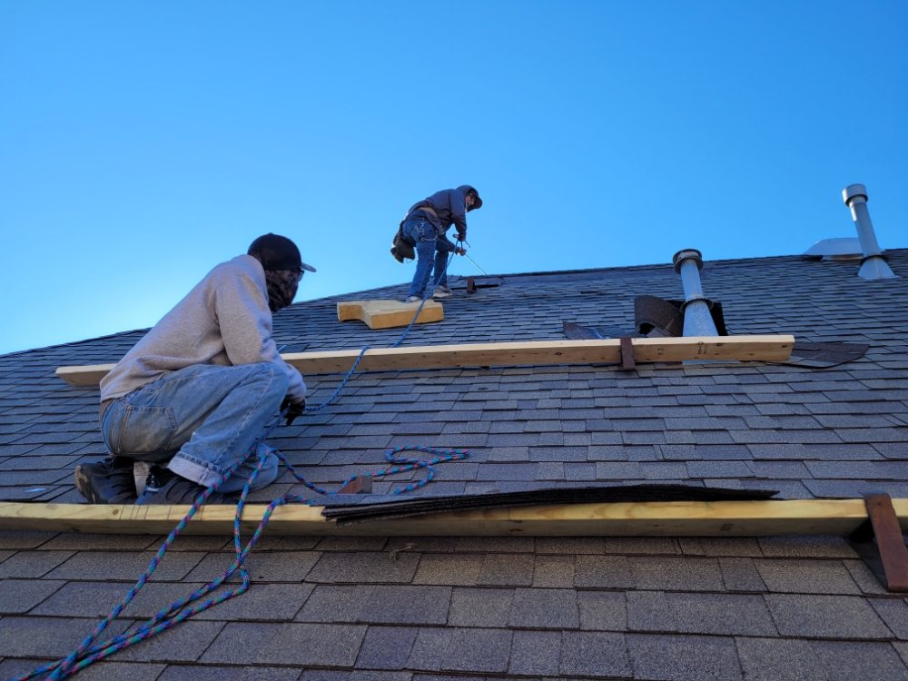 Slide of Del's & Son Roofing