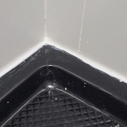 Terraform Construction - shower silicone done with toilet paper instead of edging tool - General Contractors Near Me - Brooklyn, New York
