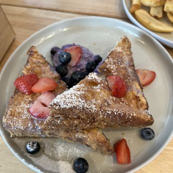 18 Grams Coffee Roasters - Hong Kong French Toast with ube - Coffee & Tea Near Me - Sacramento, California 18 Grams Coffee Roasters - Hong Kong French Toast with ube - Coffee & Tea Near Me - Sacramento, California