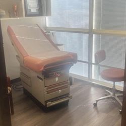 Samuel Kashani, MD - Advanced Surgical Solutions - Exam room