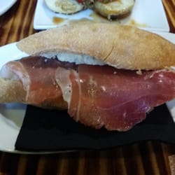 Abuela Elfrides - Montadito de presa con jamón ibérico