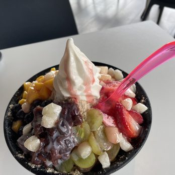 Junni Desserts - Big combo Bing Soo - Desserts Near Me - Folsom, California Junni Desserts - Big combo Bing Soo - Desserts Near Me - Folsom, California