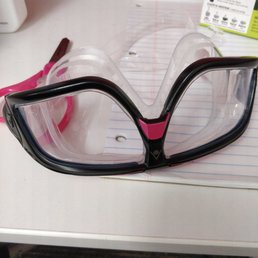 not tinted lenses. i ordered a model with description "lenses: smoked" and tint showing in the product page photo. not tinted lenses. i ordered a model with description "lenses: smoked" and tint showing in the product page photo.