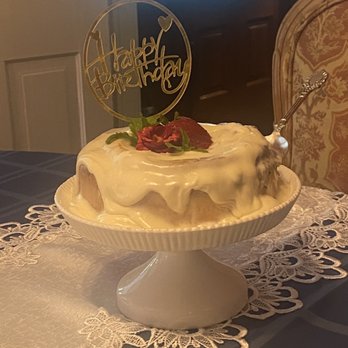 Grady House Bed & Breakfast - Sara gave our birthday girl and Cinnamon Bun cake extra to take home - Hotels Near Me - High Springs, Florida Grady House Bed & Breakfast - Sara gave our birthday girl and Cinnamon Bun cake extra to take home - Hotels Near Me - High Springs, Florida