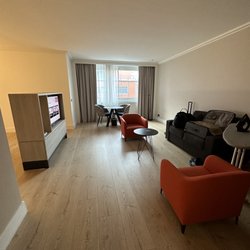 Lyon Marriott Hotel Cité Internationale - Living and dining areas (2 televisions!)
