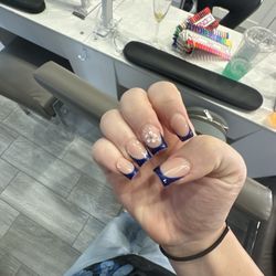 The Nail Lounge Spa - Quyen did this design on my nails and it was so quick and ended up with a fantastic result!