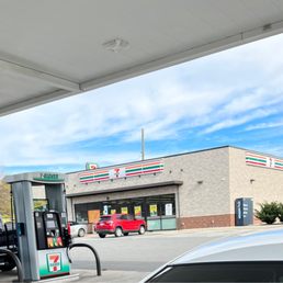 Exterior photo of 7-Eleven - Charlotte, North Carolina Exterior photo of 7-Eleven - Charlotte, North Carolina