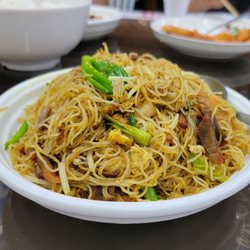 Sun Wing Supermarket - These Singapore noodles are perfect! They are dry without any extra moisture, a nice amount of curry, and plenty of meat bits.