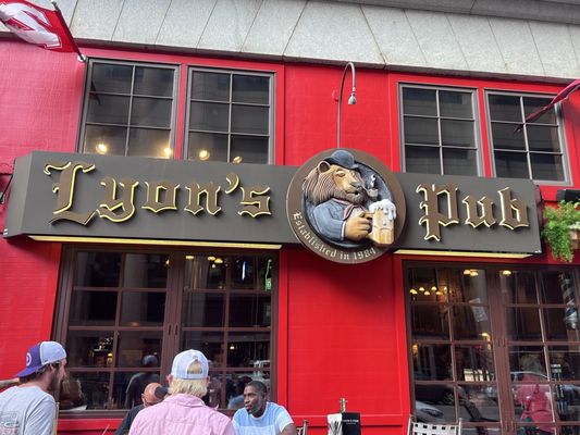 Lyon's Pub by null