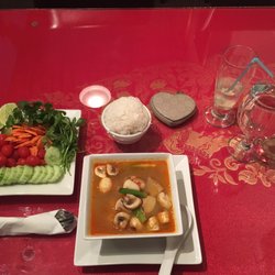 Zalathai - Salad and tom yum seafood soup