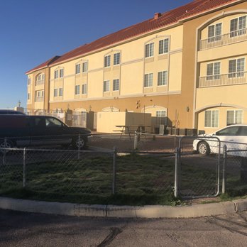 La Quinta by Wyndham Deming - Dog area. - Hotels Near Me - Deming, New Mexico