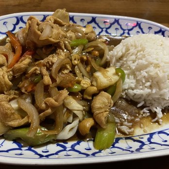 Thai Chili Restaurant - Cashew chicken - Thai Near Me - Kent, Washington Thai Chili Restaurant - Cashew chicken - Thai Near Me - Kent, Washington