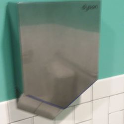 Tropical Smoothie Cafe - Super powerful Dyson hand dryer a nice touch... no paper towel mess