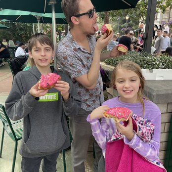 Lard Lad Donuts - Donuts Near Me - Universal City, California